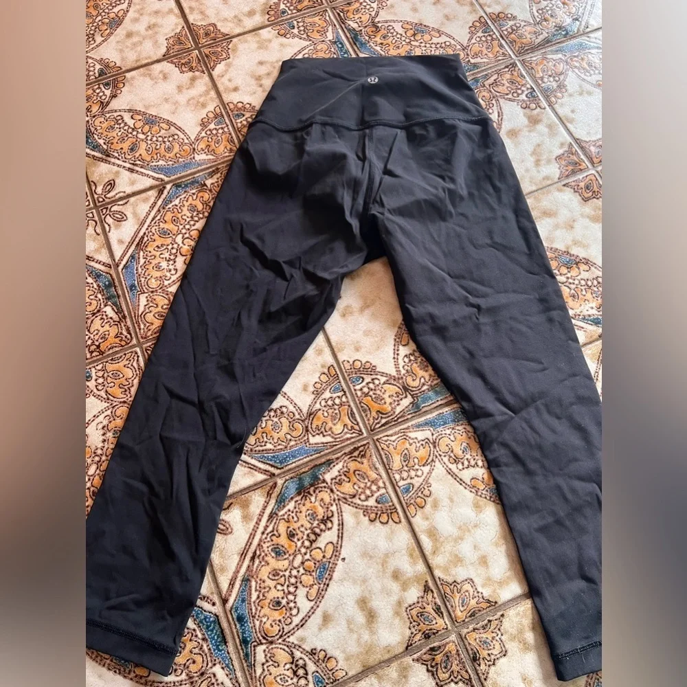 Lululemon crop leggings double logo size 4